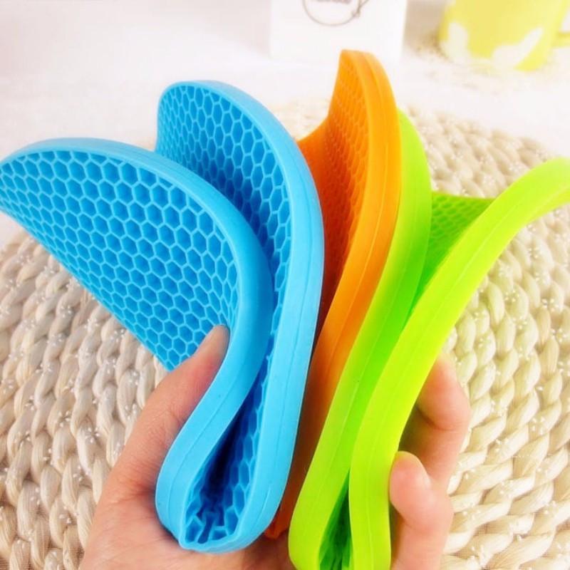 Soft Silicone Kitchen Plum Blossom Heat Insulation - Indigo-Temple